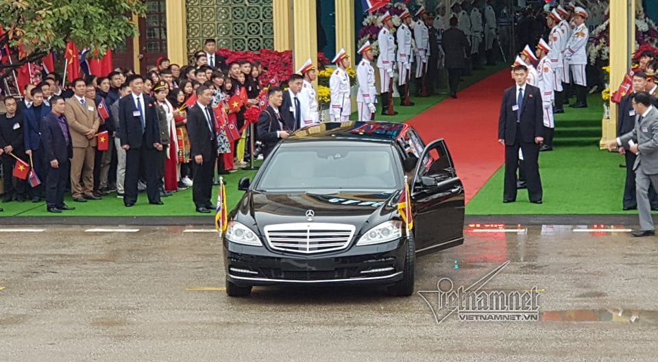 doan xe cua ong kim jong un dang ve ha noi