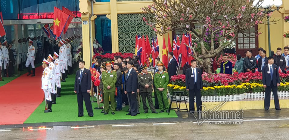 doan xe cua ong kim jong un dang ve ha noi