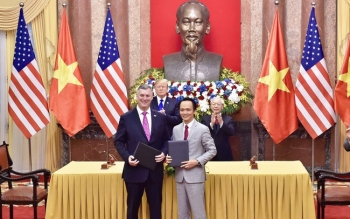 Lãnh đạo cấp cao Việt Nam và Mỹ chứng kiến lễ ký kết 4 văn kiện hợp tác giữa hai nước