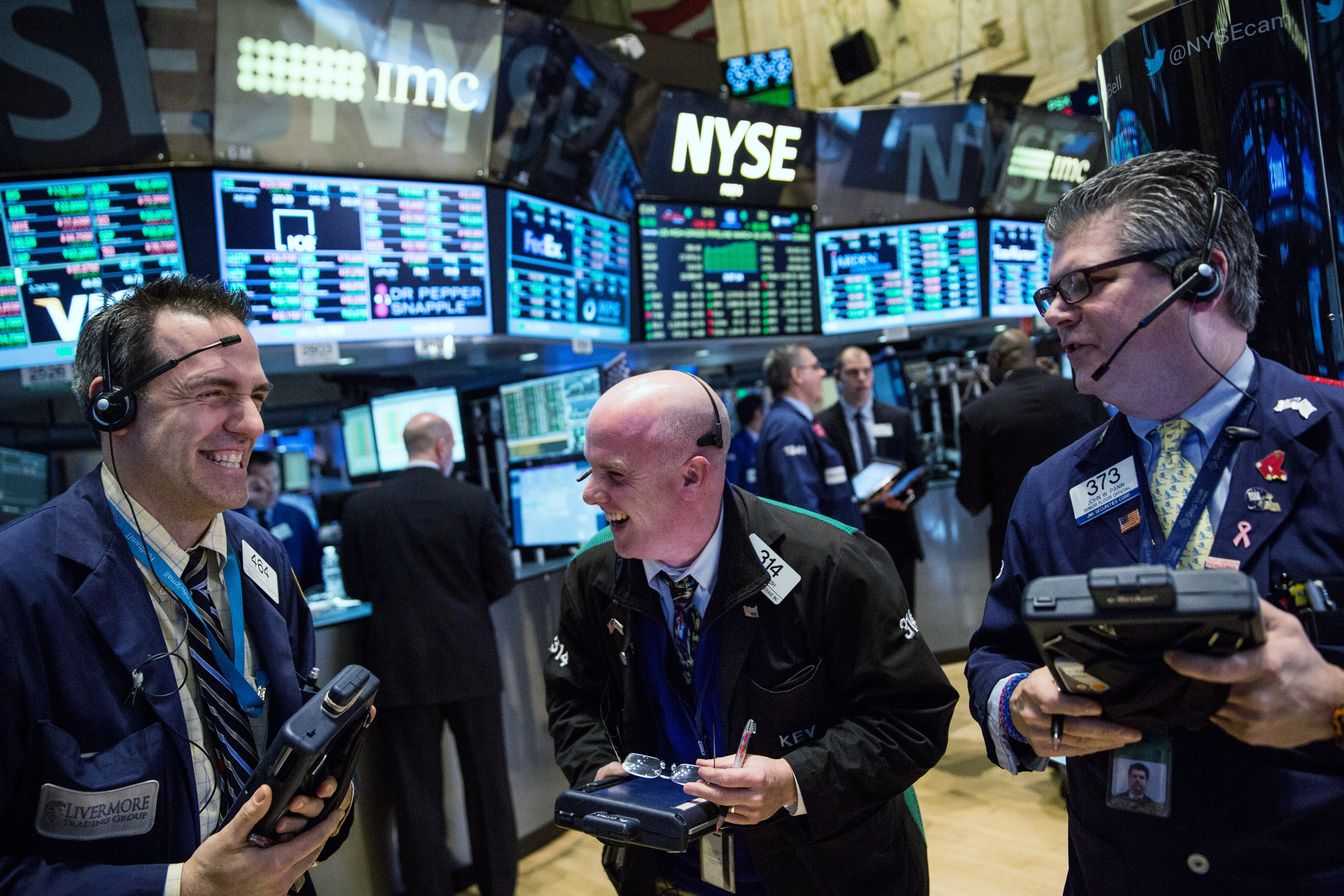 Chứng khoán Mỹ hồi phục sau phiên giảm sâu, Dow Jones bật tăng hơn 200 điểm - Ảnh 1.