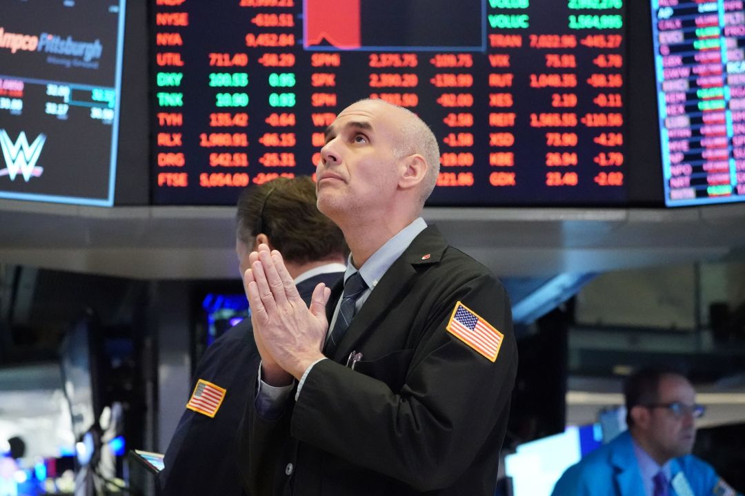 Dow Jones cắm đầu rơi 560 điểm, chứng khoán Mỹ đỏ lửa khi lợi suất tăng - Ảnh 1.