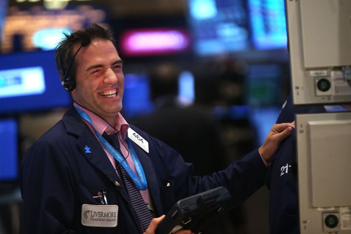 Dow Jones bật tăng 600 điểm, chứng khoán Mỹ xanh ngát khi lợi suất hạ nhiệt - Ảnh 1.