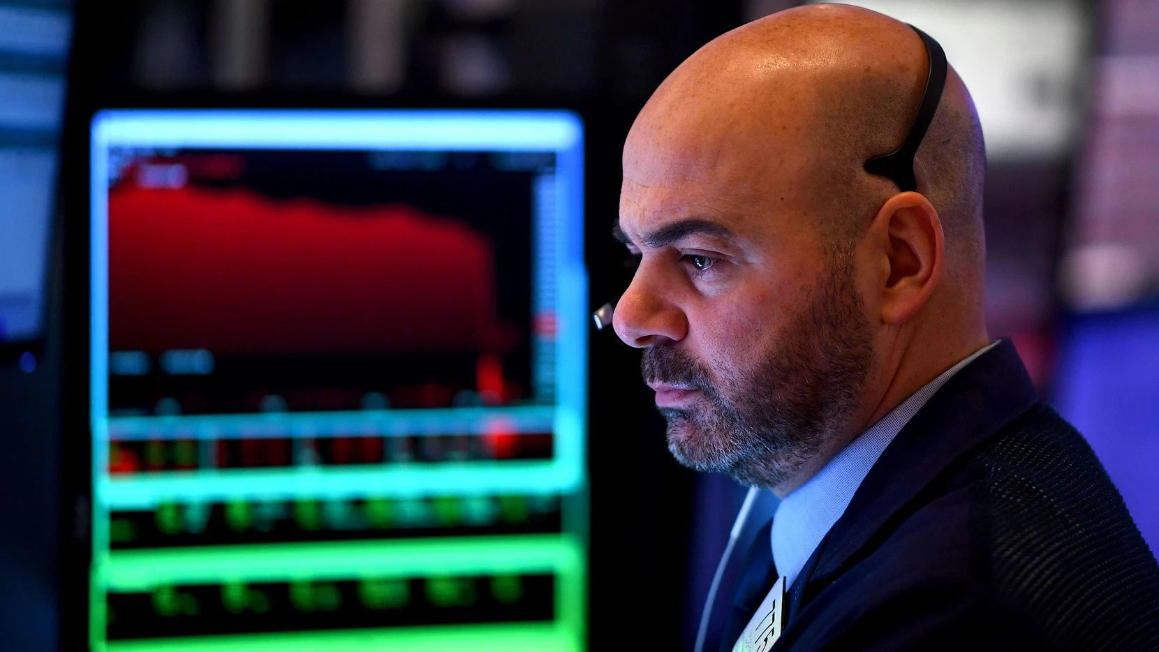 Chủ tịch Fed không trấn an được nhà đầu tư, Dow Jones có lúc mất hơn 700 điểm - Ảnh 1.