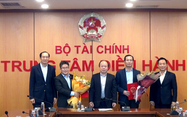 Ông Nguyễn Thành Long chính thức được bổ nhiệm chức Chủ tịch Sở GDCK Việt Nam, ông Nguyễn Duy Thịnh trở thành Chủ tịch HNX