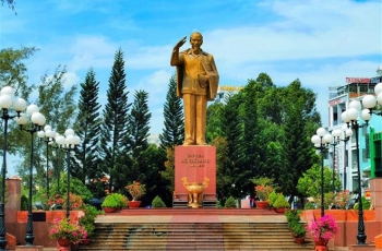 Người chọn vị trí đặt tượng đài Bác Hồ trên bến Ninh Kiều