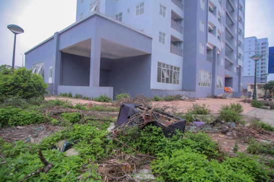 Dự án và sai phạm ngày 4/5/2021: Khu chung cư tọa lạc vị trí "đắc địa" ở Hà Nội thành nơi tập kết rác