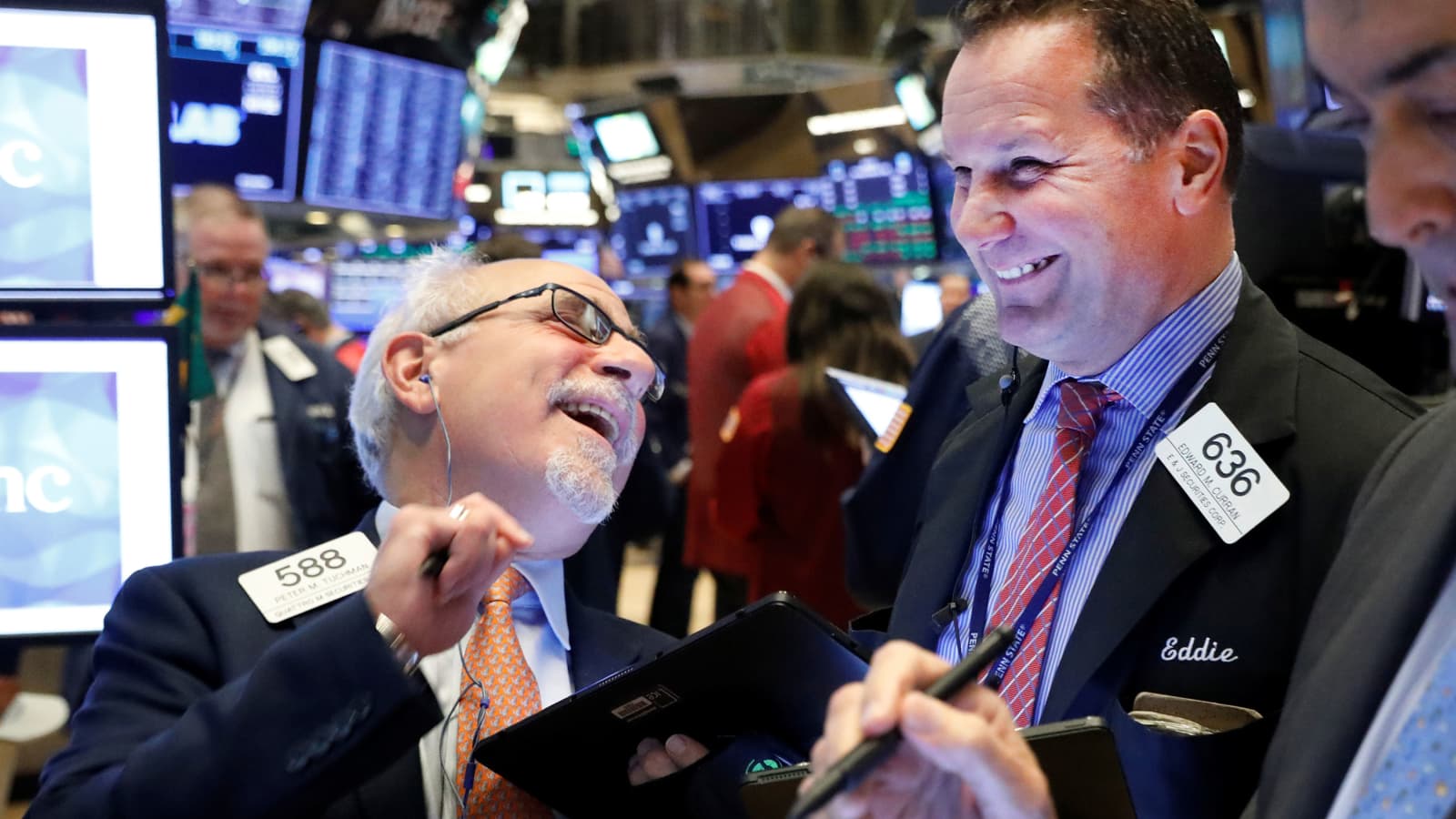 Nhà đầu tư bắt đáy, Dow Jones bật tăng hơn 400 điểm sau phiên giảm sâu - Ảnh 1.