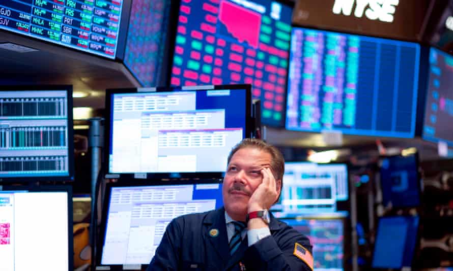 Dow Jones giảm hơn trăm điểm ngay phiên đầu tuần - Ảnh 1.