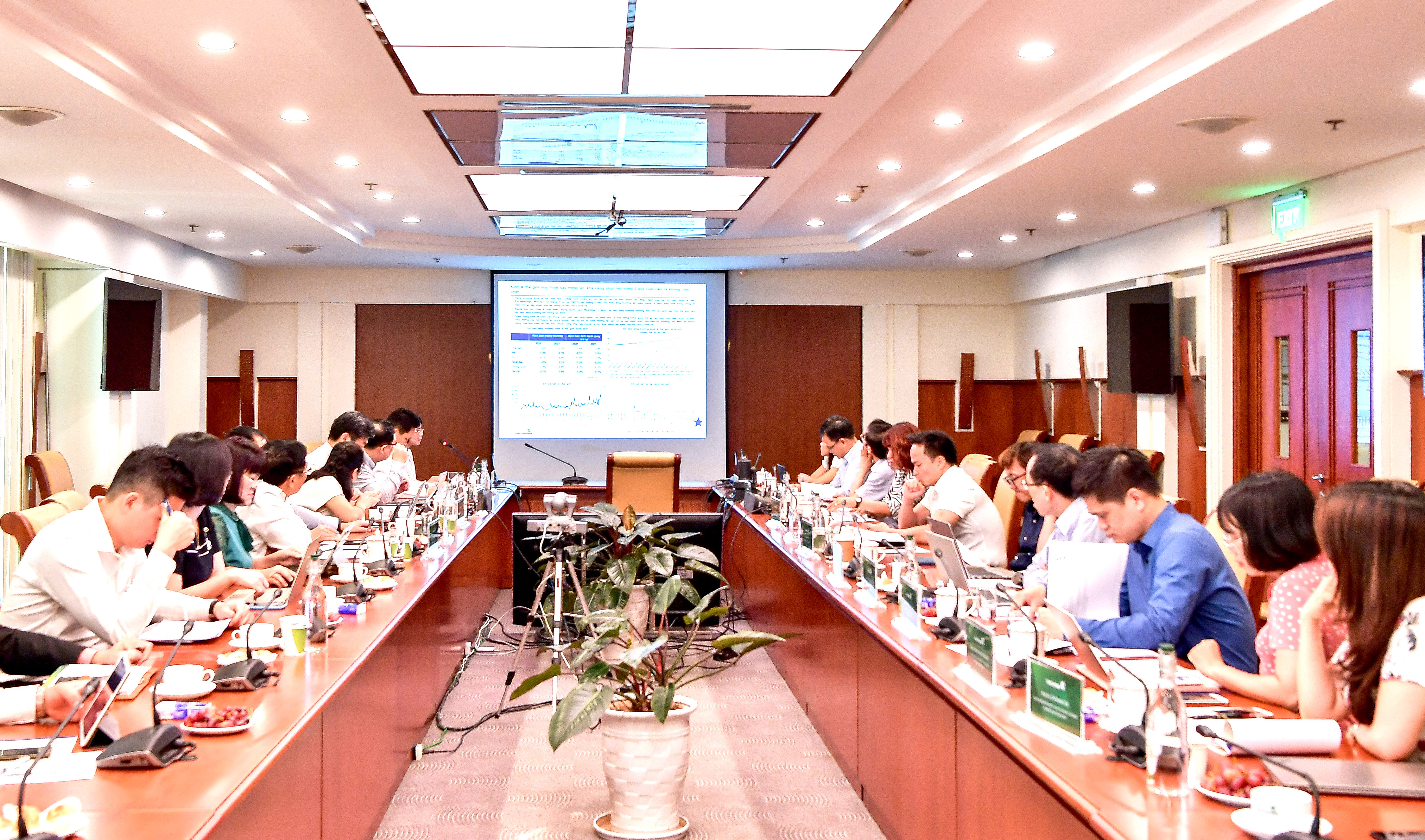 Vietcombank tọa đàm về “Kinh tế thế giới và Việt Nam quý 2/2020”