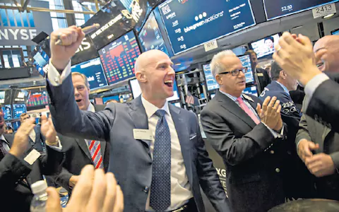 Chứng khoán Mỹ khởi sắc phiên đầu tháng 8, Dow Jones tăng hơn 200 điểm - Ảnh 1.