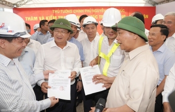 Thủ tướng thị sát, đốc thúc dự án cao tốc Trung Lương-Mỹ Thuận