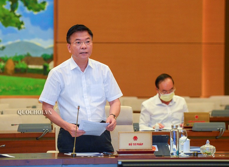 Bộ trưởng Bộ Tư pháp Lê Thành Long báo cáo Ủy ban Thường vụ Quốc hội sáng 14/9.