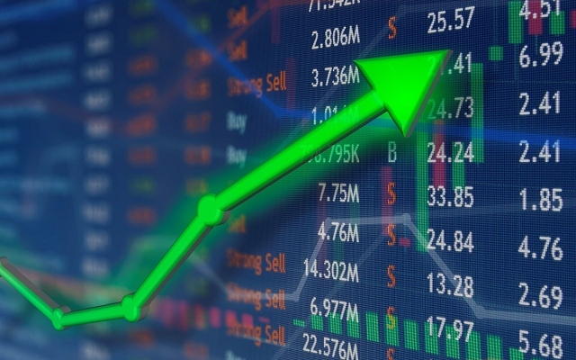 VN-Index vượt mốc 1.340 điểm đầu phiên, loạt cổ phiếu penny tăng trần