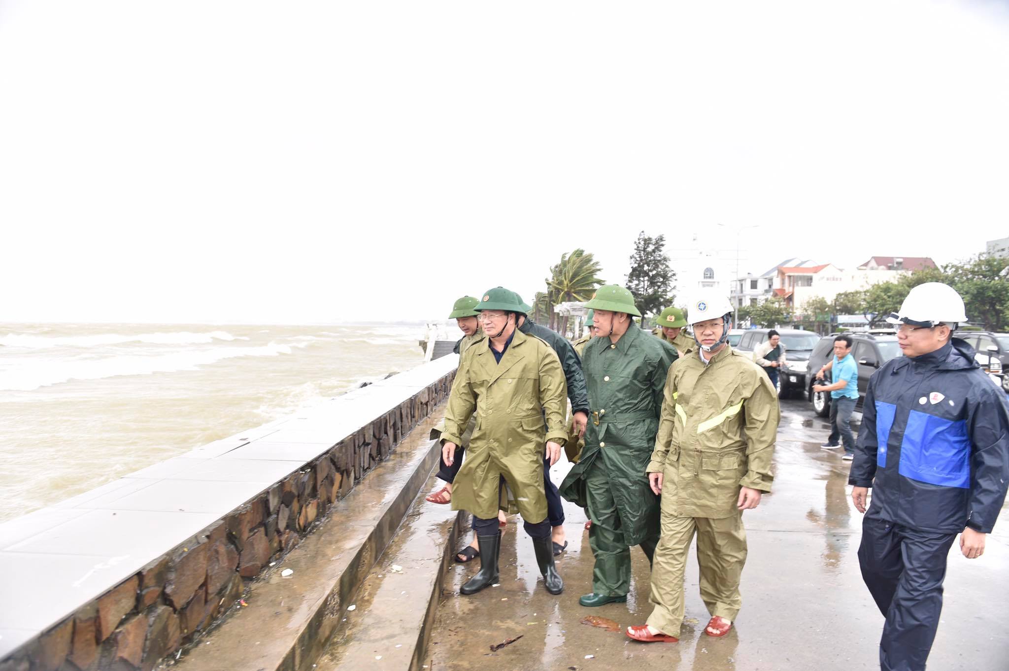 Phó Thủ tướng Trịnh Đình Dũng: Phải giữ tuyệt đối an toàn khi bão đổ bộ