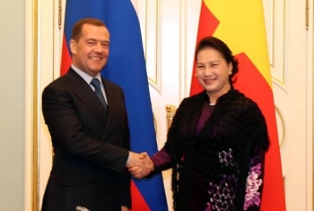 Chủ tịch Quốc hội Nguyễn Thị Kim Ngân hội kiến Thủ tướng Liên bang Nga