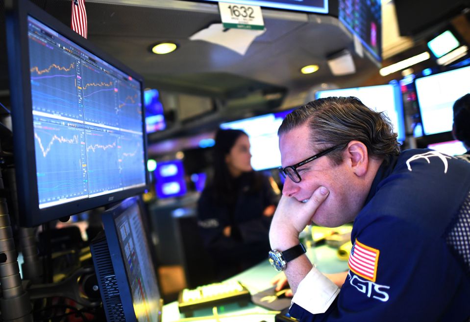 Dow Jones đánh mất mốc 30.000 điểm sau số liệu việc làm tiêu cực - Ảnh 1.