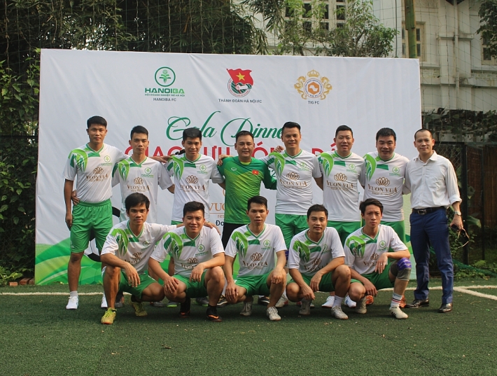 giao huu bong da ky niem 4 nam thanh lap hanoiba fc