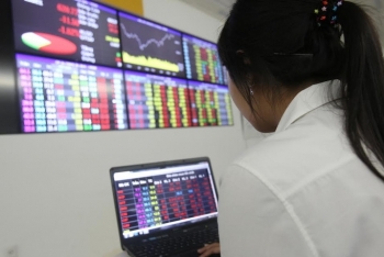Thị trường chứng khoán ngày 13/8: Kết phiên sáng VN-Index mất gần 6 điểm, châu Á giảm vì bất ổn chính trị