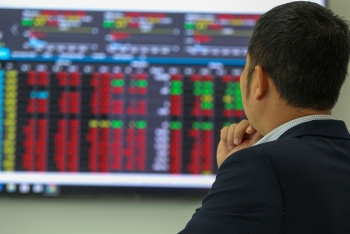 Thị trường chứng khoán ngày 04/10: Kết phiên sáng 2 sàn giảm điểm, châu Á thận trọng