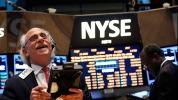 Thị trường chứng khoán Mỹ: Dow Jones vọt hơn 300 điểm và đứt mạch 3 tuần lao dốc liên tiếp