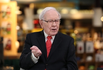 Học Warren Buffett cách nhìn cổ phiếu ngân hàng