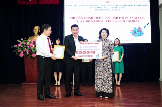 Tập đoàn Hưng Thịnh trao tặng 50 tỉ đồng kinh phí mua vắc xin phòng ngừa Covid-19