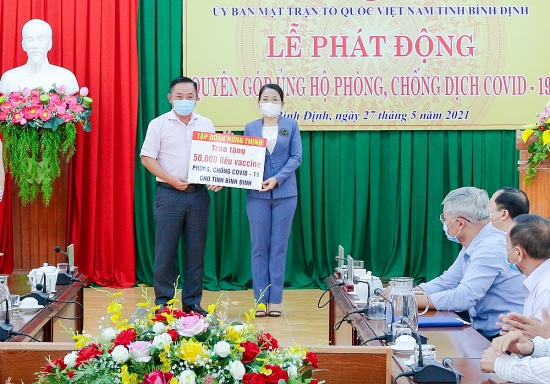 TĐ Hưng Thịnh trao tặng 50.000 liều vaccine phòng, chống Covid-19 cho tỉnh Bình Định
