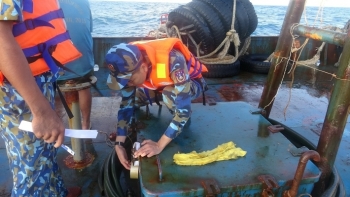Cảnh sát biển tạm giữ tàu vận chuyển dầu DO trái phép