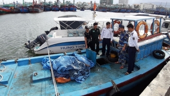Bình Định: Cảnh sát biển bắt giữ tàu vận chuyển trái phép dầu DO