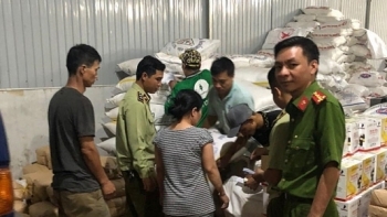TP Hồ Chí Minh: Thu giữ hơn 10 tấn đường nghi nhập lậu chuẩn bị tung ra thị trường