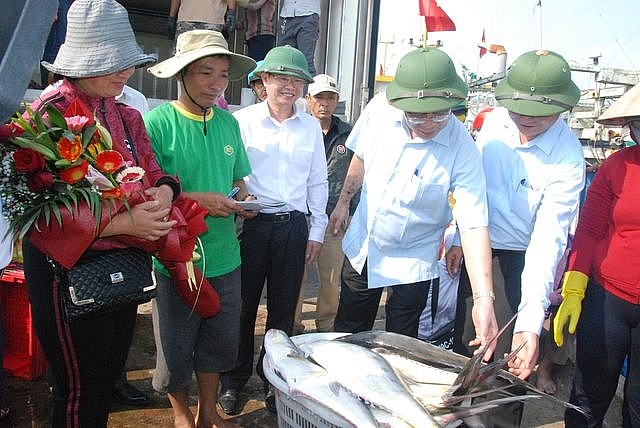 me ca be khung hon 100 tan cua ngu dan quang tri tri gia bao nhieu