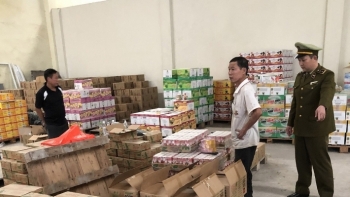 Gần 70.000 chai nước giải khát hết "date" bị phù phép thành hàng mới tại Hà Nội