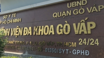 Tạm đình chỉ Giám đốc bệnh viện quận Gò Vấp vì có dấu hiệu gom khẩu trang để bán giá cao