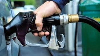 Giá xăng dầu hôm nay 12/3: Tiếp tục tăng trưởng