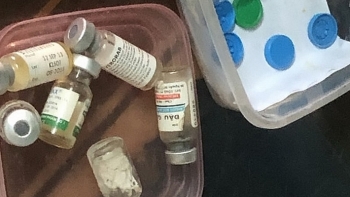 Bình Định: Bắt khẩn cấp người phụ nữ làm giả vắc-xin ngừa Covid-19