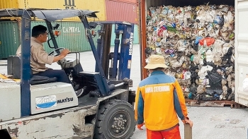 Gần 2.000 container phế liệu không có người nhận tồn đọng tại cảng Cát Lái