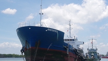 Bà Rịa - Vũng Tàu: Liên tiếp bắt giữ 2 tàu chở dầu DO trái phép trên biển