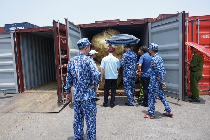 Bắt giữ 30 container quặng tại Hải Phòng