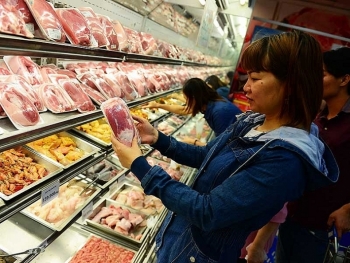 Thịt lợn ngoại ồ ạt về Việt Nam, ngành chăn nuôi lo lắng
