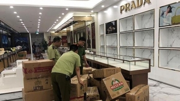 Quảng Ninh: Phát hiện số lượng lớn hàng giả trị giá gần 100 tỷ đồng tại trung tâm mua sắm