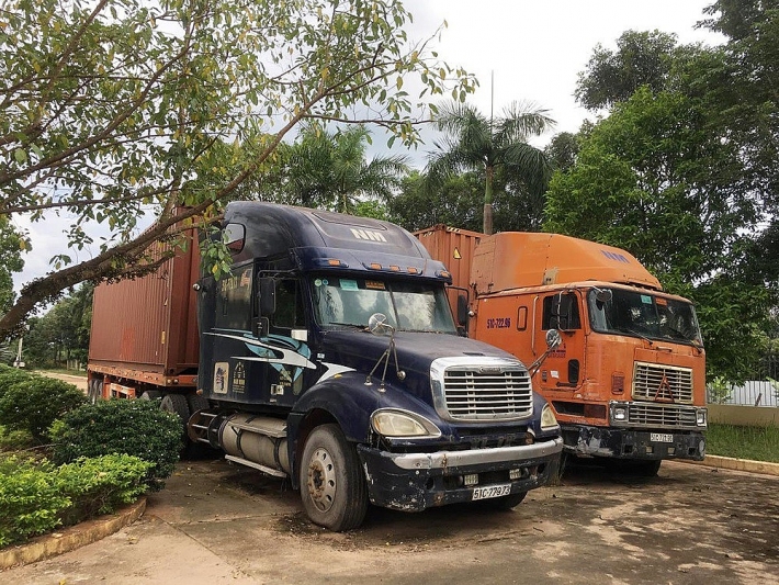 khoi to doanh nghiep xuat 2 container rong di campuchia