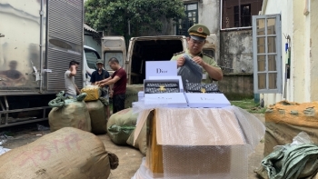 Lạng Sơn: Thu giữ trên 400 sản phẩm mỹ phẩm nhập lậu