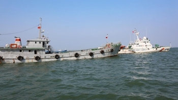 Cảnh sát biển tạm giữ tàu vận chuyển 200.000 lít dầu DO