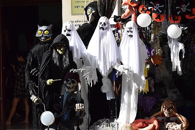 do choi kinh di ngap tran pho co ha noi truoc ngay halloween