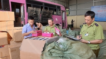 Lạng Sơn: Thu giữ số lượng lớn hàng tiêu dùng nhập lậu vào Việt Nam