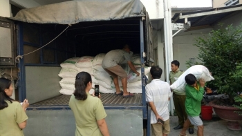 An Giang: Phát hiện, thu giữ 7,5 tấn đường cát nghi nhập lậu