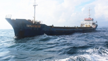 Cảnh sát biển bắt tàu vận chuyển hơn 2.801 tấn than bất hợp pháp