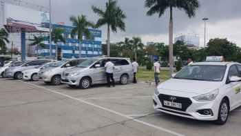 Phản đối Grab, tài xế taxi nhiều hãng đình công ở sân bay Đà Nẵng