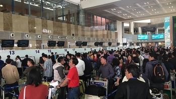 Định mang lậu 10 kiện mỹ phẩm Hàn Quốc, hành khách bị từ chối bay