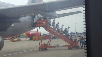 Chuyến bay Jetstar hoãn... 1 ngày: Hành khách bức xúc, được đền 200.000 đồng